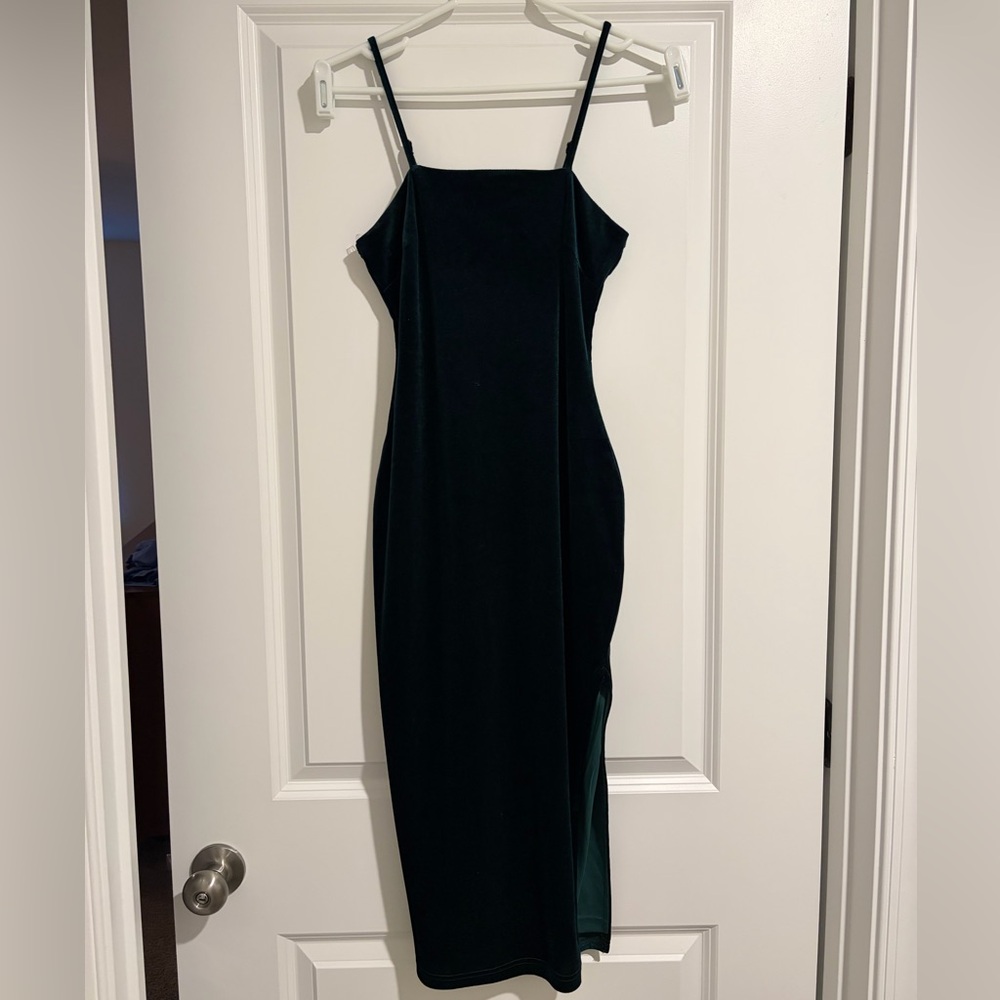 Green velvet dress - Picture 3 of 4